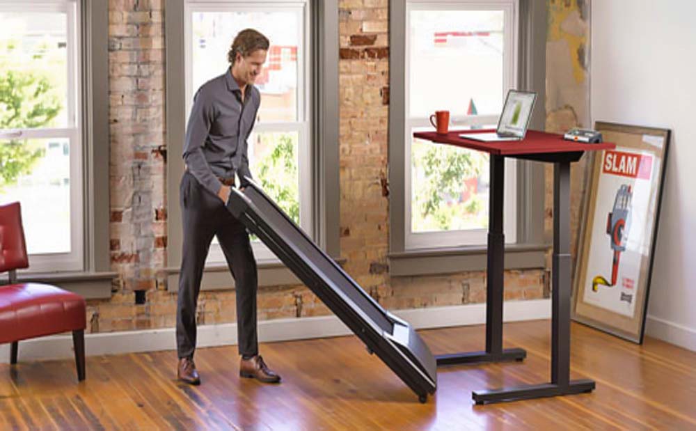 Unfortunately, my desk is too littered. For this reason I have to show you a photo of a Lifespan Treadmill Desk, which also shows how such a setup can look like (Photo: Lifespan).