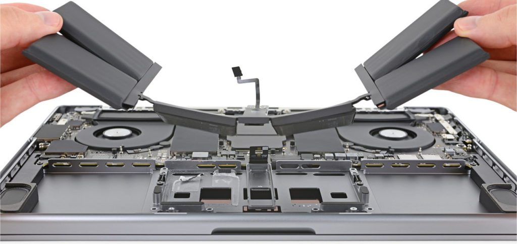 Replacing the battery in the Apple MacBook Pro 2021 is easier than with the predecessor. Here you can find short instructions and pictures. Source: iFixit.com