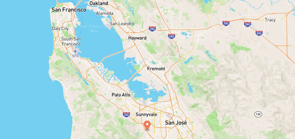 Cupertino liegt in zentraler Küstennähe des US-Staats Kalifornien. Als Teil des Silicon Valley beheimatet der Ort u. a. das Unternehmen Apple. Die wohl bekannteste Stadt in der Nähe ist San Francisco.