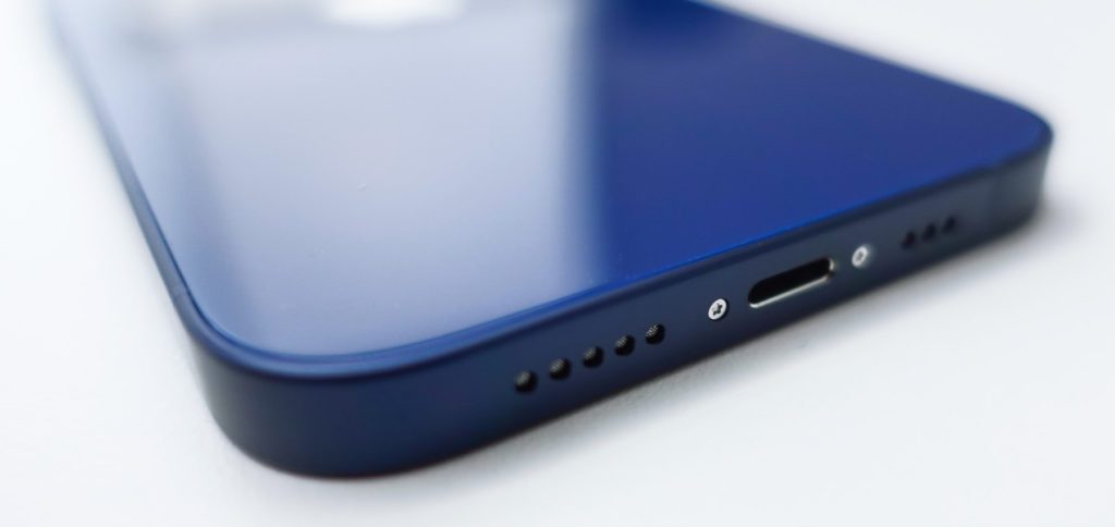 What comes after the Lightning connector on the iPhone? Will Apple redirect to USB-C or do away with the physical interface entirely? Ideas, the respective pros and cons and more can be found here.