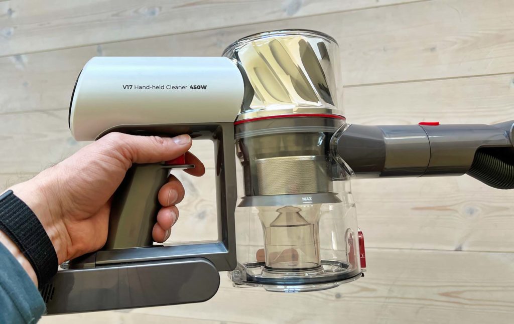Il Redroad V17 è un aspirapolvere portatile cordless dal design molto elegante che viene fornito con una batteria sostituibile.