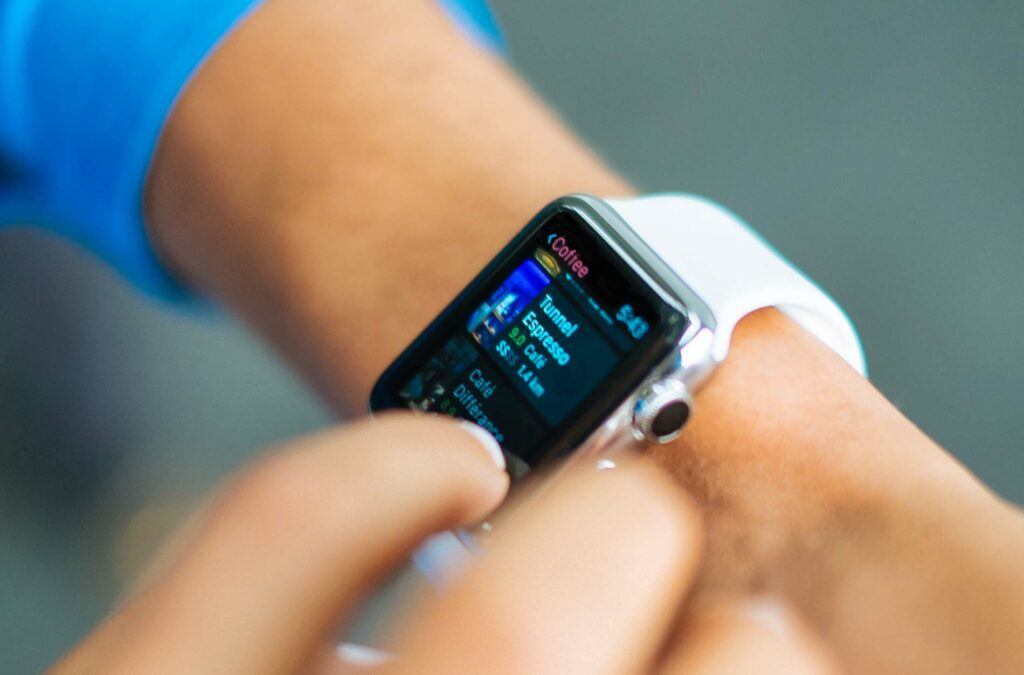 Die Apple Watch ist eine elegante Smartwatch, welche auch an Damenarmen gut aussieht und eine schöne Ergänzung ist, wenn man sowieso ein iPhone besitzt.