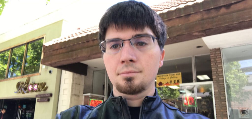 Ian Goodfellow verlässt Apple – unter anderem aufgrund der Büro-Pflicht, die bald auf mindestens drei Tage pro Woche angehoben werden soll. Bildquelle: Ian Goodfellow / Wikimedia unter CC BY-SA 4.0 Lizenz