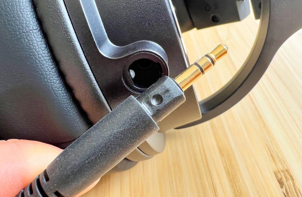 Here you can see the special connection that OneOdio has built in for the headphones. I can't say whether that's a good idea. When replacing the cable, you probably have to rely on OneOdio (photos: Sir Apfelot).