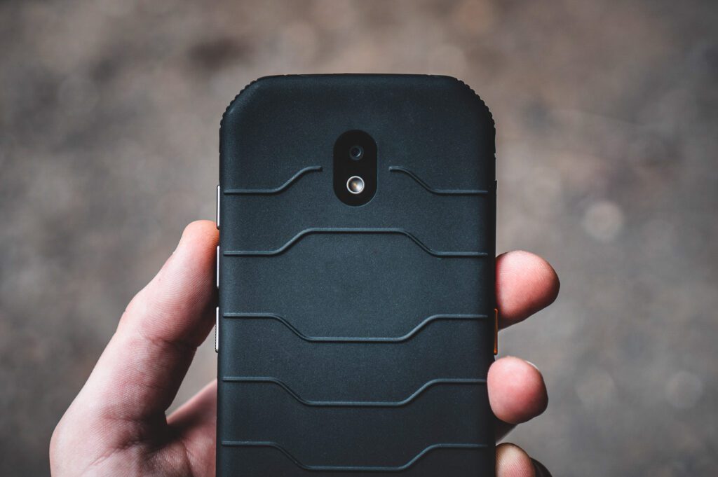 An outdoor case is specially designed to protect the smartphone and is suitable for people who want to use their smartphone in nature or on construction sites.