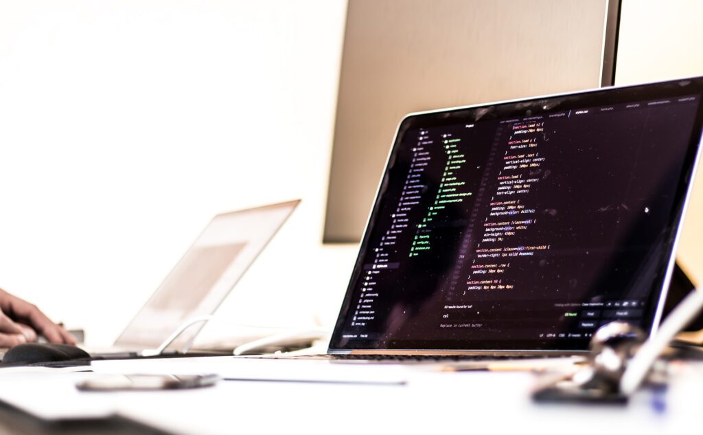 Wer sich in PHP und CSS einarbeiten möchte, der kann sich auch dran machen und seine Homepage selbst programmieren. Der einfachste Weg dürfte dies jedoch nicht sein.