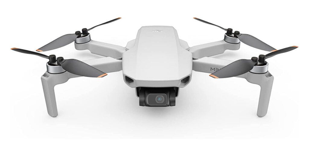 Bei der DJI Mini SE handelt es sich um eine Drohne unter 249 g Gewicht. Die ultraleichte und handliche Kameradrohne kann Videos mit 2,7K-Auflösung sowie in Full HD aufnehmen.