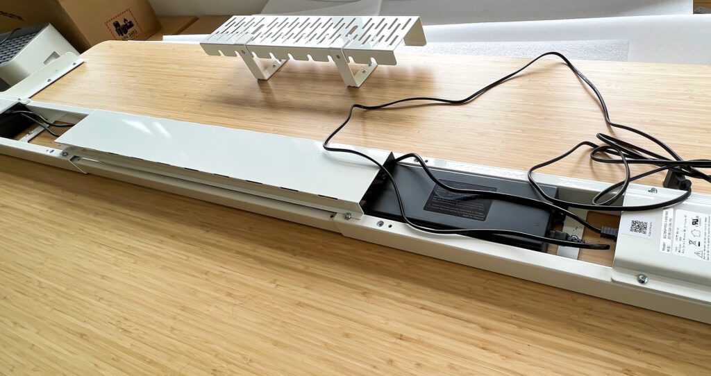 At some point I understood that the cover is clamped under the screws that were not fully tightened. Only then do you tighten the screws.