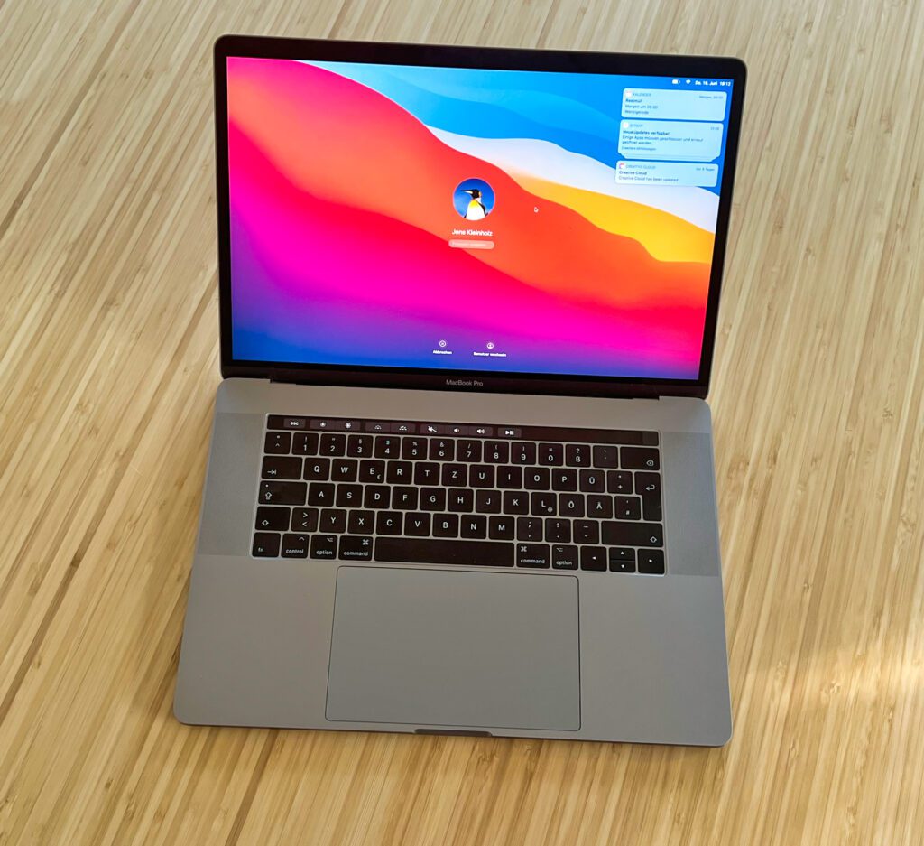 I like the bamboo plate so much that I occasionally use it as a photo background. Maybe I'll order another one so I can use one explicitly for photos without always having to clear my desk.