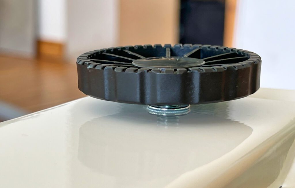 The feet are adjustable via thread to compensate for unevenness on the floor.