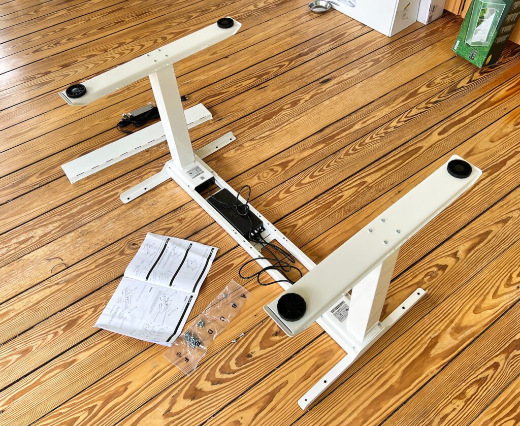 Here you can see the fully assembled FlexiSpot table frame (upside down).