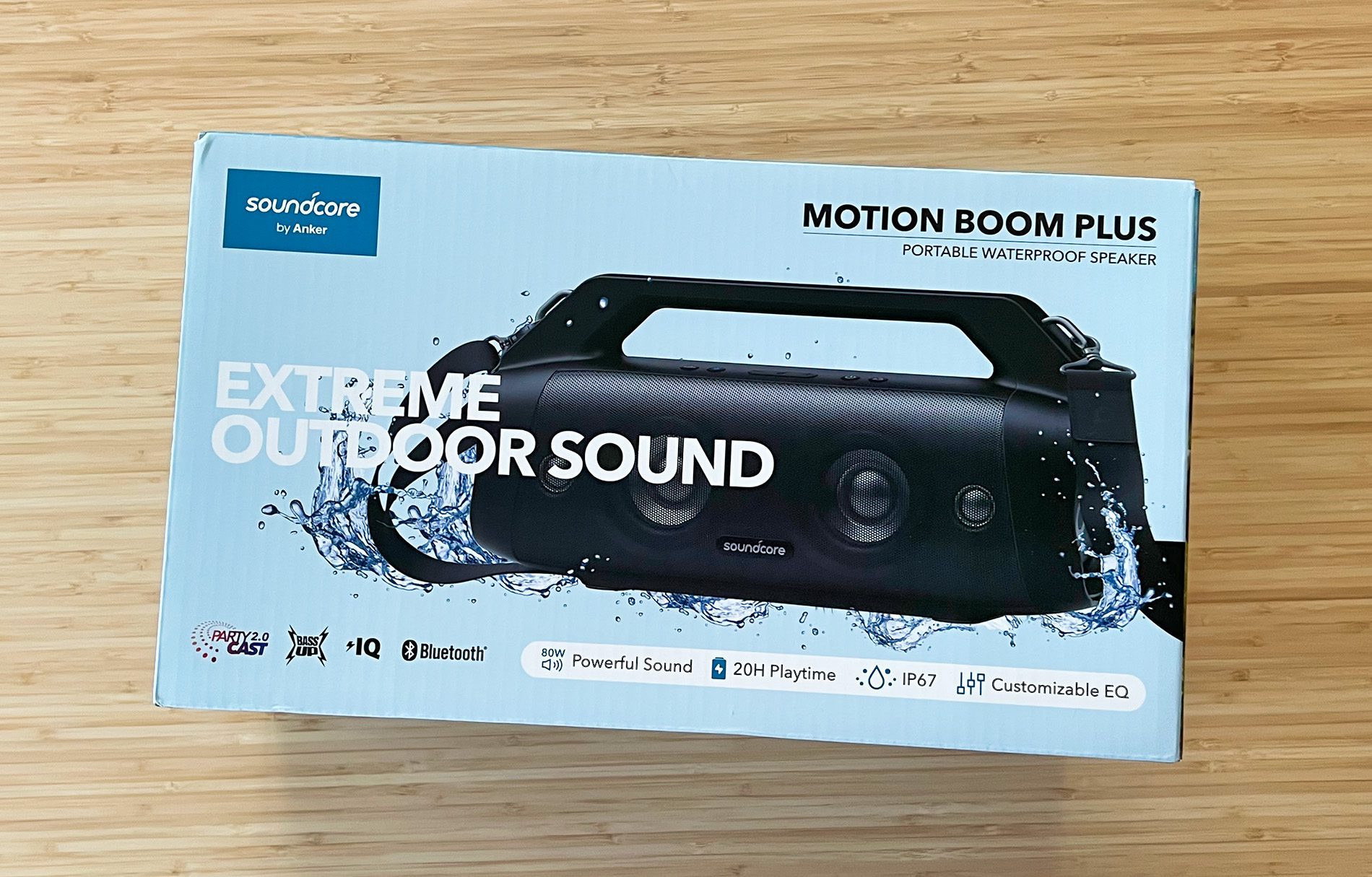 The Soundcore Motion Boom Plus is a Bluetooth speaker which, thanks to its IP67 protection class, is particularly suitable for outdoor use (photos: Sir Apfelot).