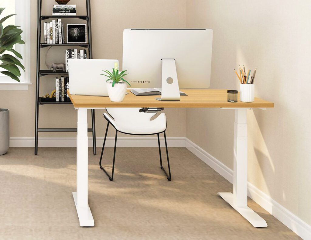 This time in the test: The FlexiSpot E7. An electrically height-adjustable table frame that you can easily mount under your desk (Photo: FlexiSpot).