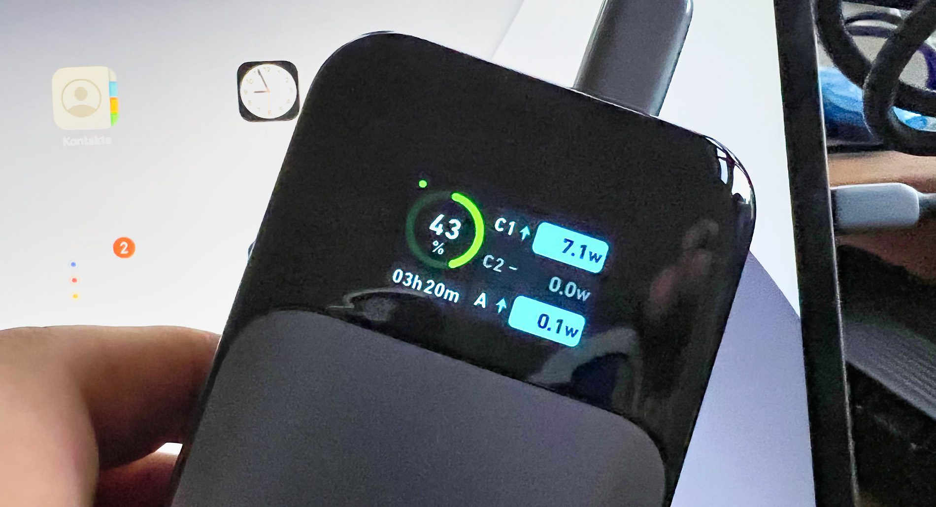 Hier sieht man die Anzeige beim Laden meines iPads – einem sehr alten iPad, weshalb es hier nur mit 7 Watt lädt.