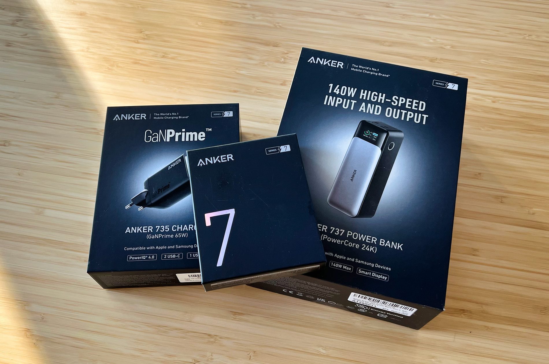 Anker hat mir ein komplettes Set ihrer GaNPrime Produkte geschickt: Ladegerät, Kabel und Powerbank – in diesem Bericht geht es aber nur um die Powerbank Anker 737 24K PowerCore (Fotos: Sir Apfelot).