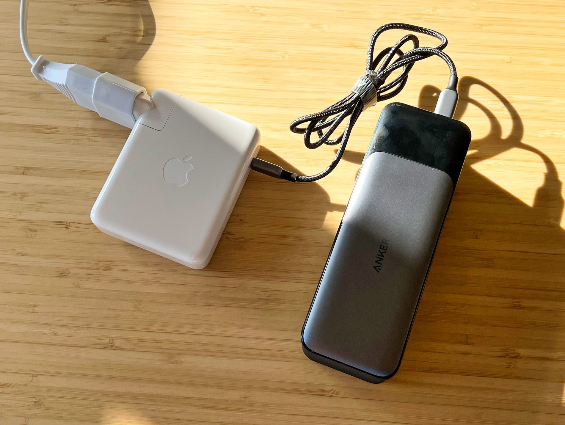 In my test, I charge the power bank with the most powerful power supply that Apple has to offer: the 140 watt power supply.