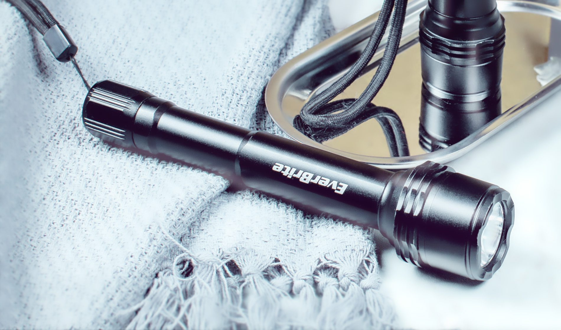 LED-Taschenlampen sind in der Regel sehr hell und verbrauchen trotzdem nur wenig Strom. Daher können sie sehr klein gebaut werden – für EDC-Taschenlampen ist das sehr vorteilhaft (Foto: Alexandra Lee/Unsplash).