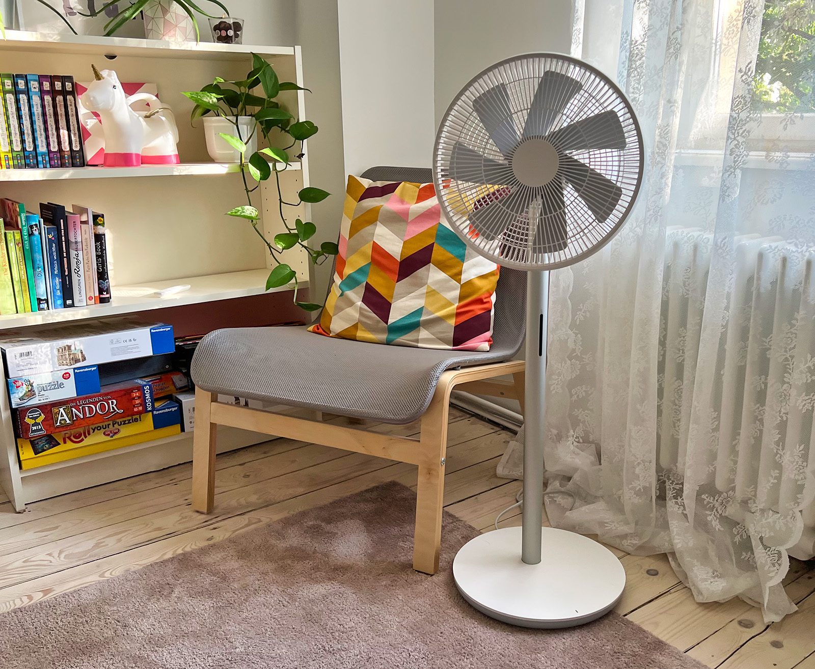 Qui puoi vedere lo Smartmi Standing Fan 3 nella stanza dei bambini: sembrava semplicemente migliore del mio caotico ufficio.