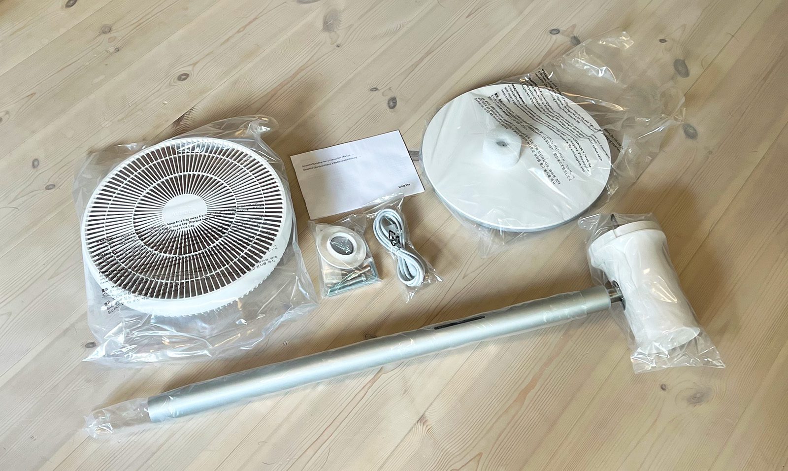 Il piccolo kit ventola è - se guardi le istruzioni - fatto in tempi relativamente brevi. Anche gli strumenti giusti e la batteria per il telecomando sono inclusi nella confezione (foto: Sir Apfelot).