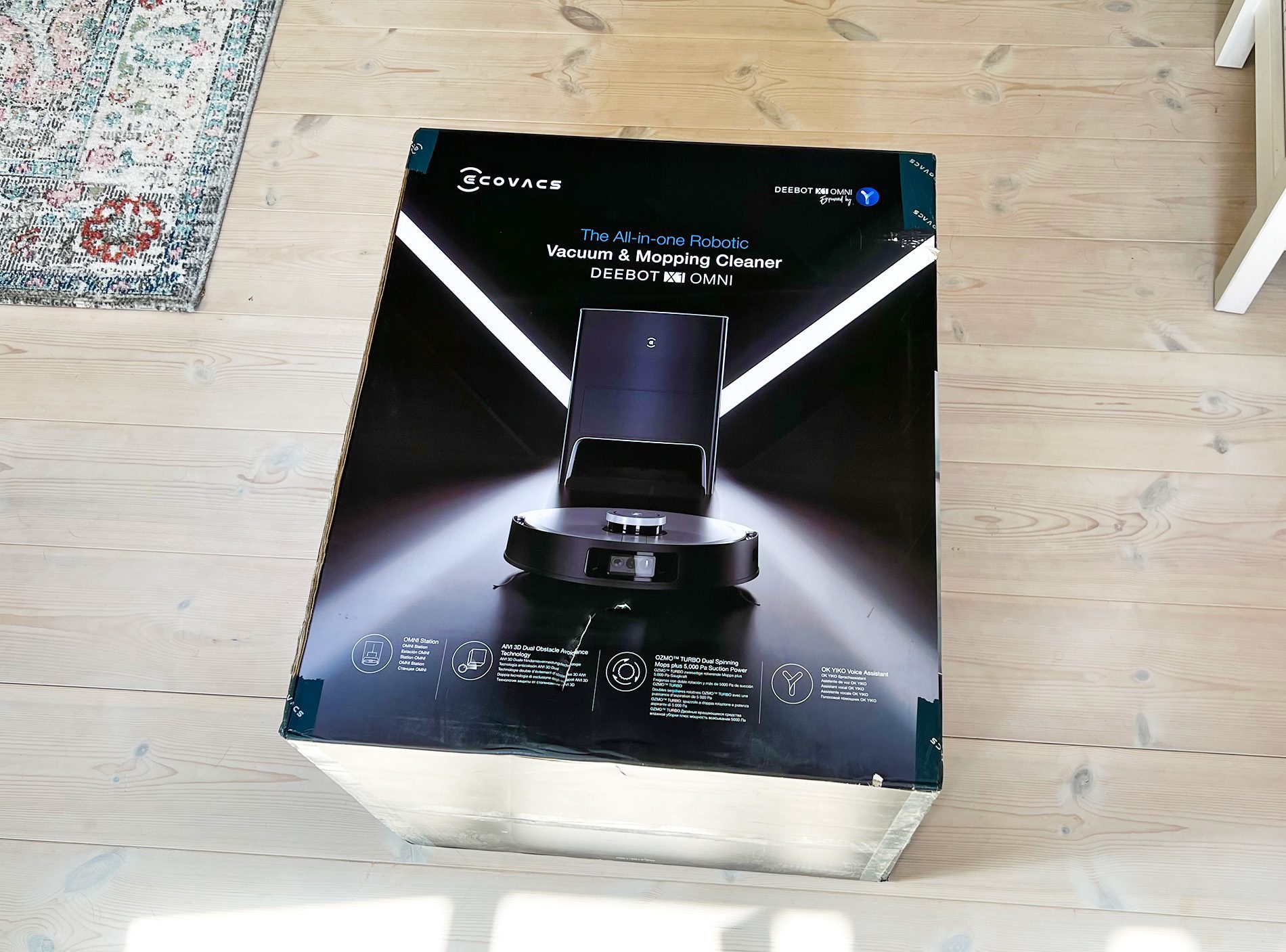 Das Paket mit dem Staubsaugroboter und dem Dock wog ca. 25 kg, was schon ein ordentlicher Klotz ist. Aber alleine der Roboter wiegt schon spürbar mehr als mein <a href=