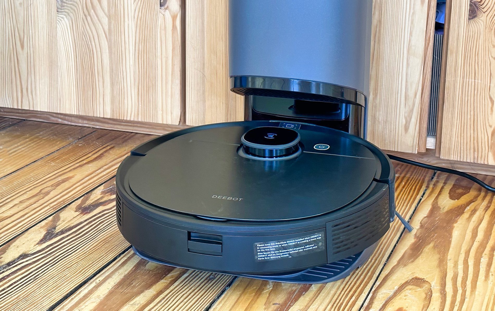The Ecovacs T9 AIVI robot vacuum is a robust and well-functioning device, but I miss the option for it to drive to the dock to be emptied after a certain period of time.