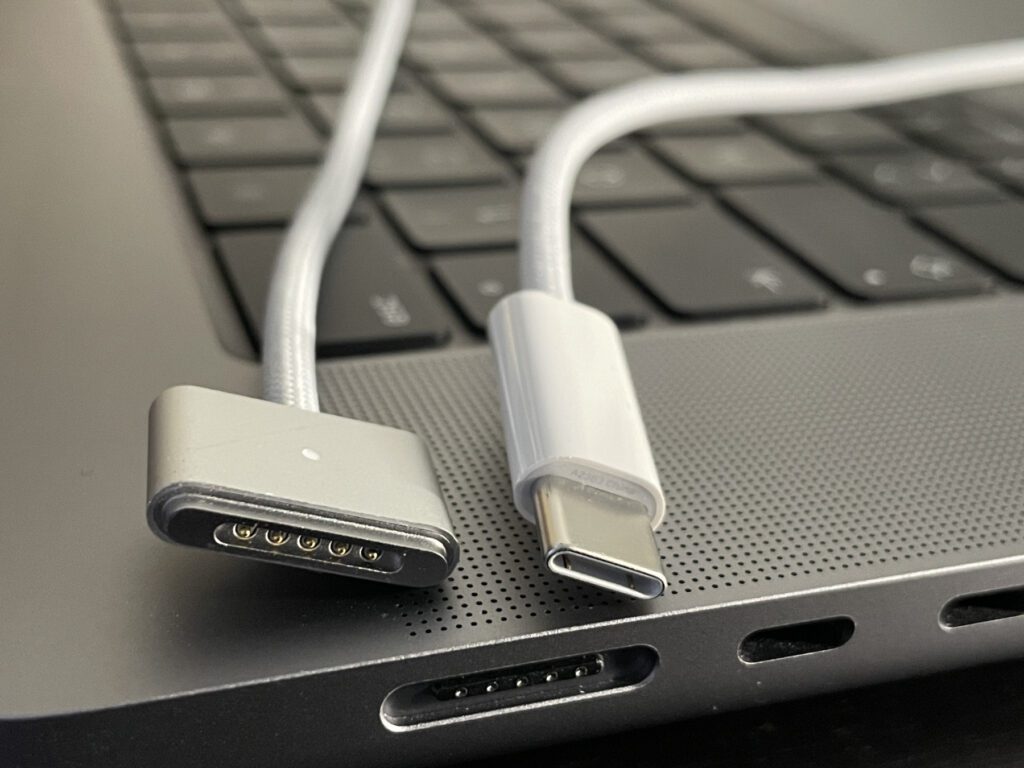 The biggest difference compared to the previous generations: the cable and power supply unit can be replaced independently of each other. Photo: Sir Apfelot