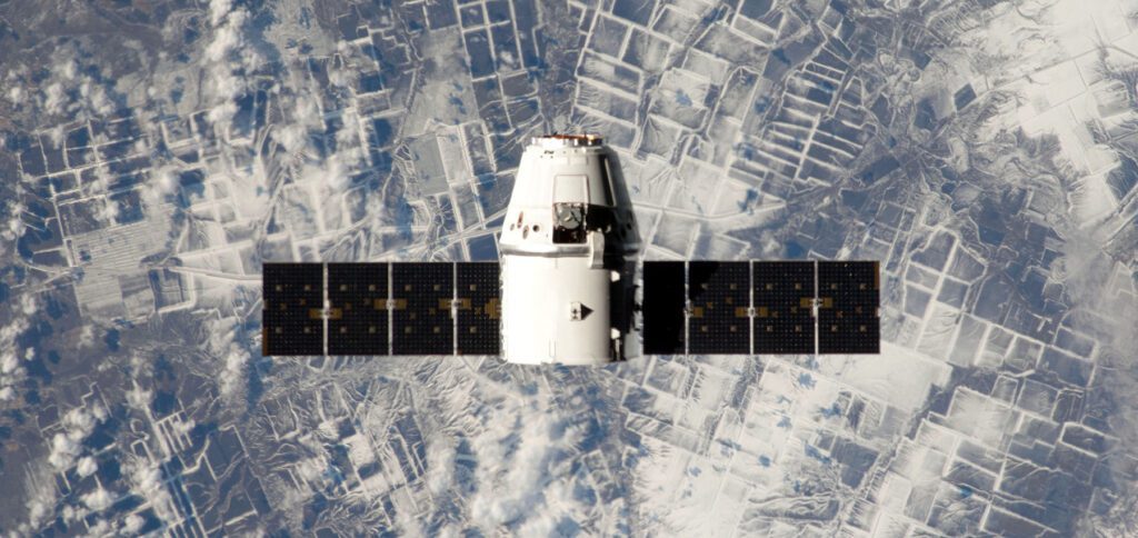 Amazon Projekt Kuiper, SpaceX Starlink, OneWeb und mehr – Internet aus dem Erdorbit, Weltraumschrott sowie Krieg über der Erde werden vorangetrieben von der Privatwirtschaft bzw. einzelnen Milliardären.