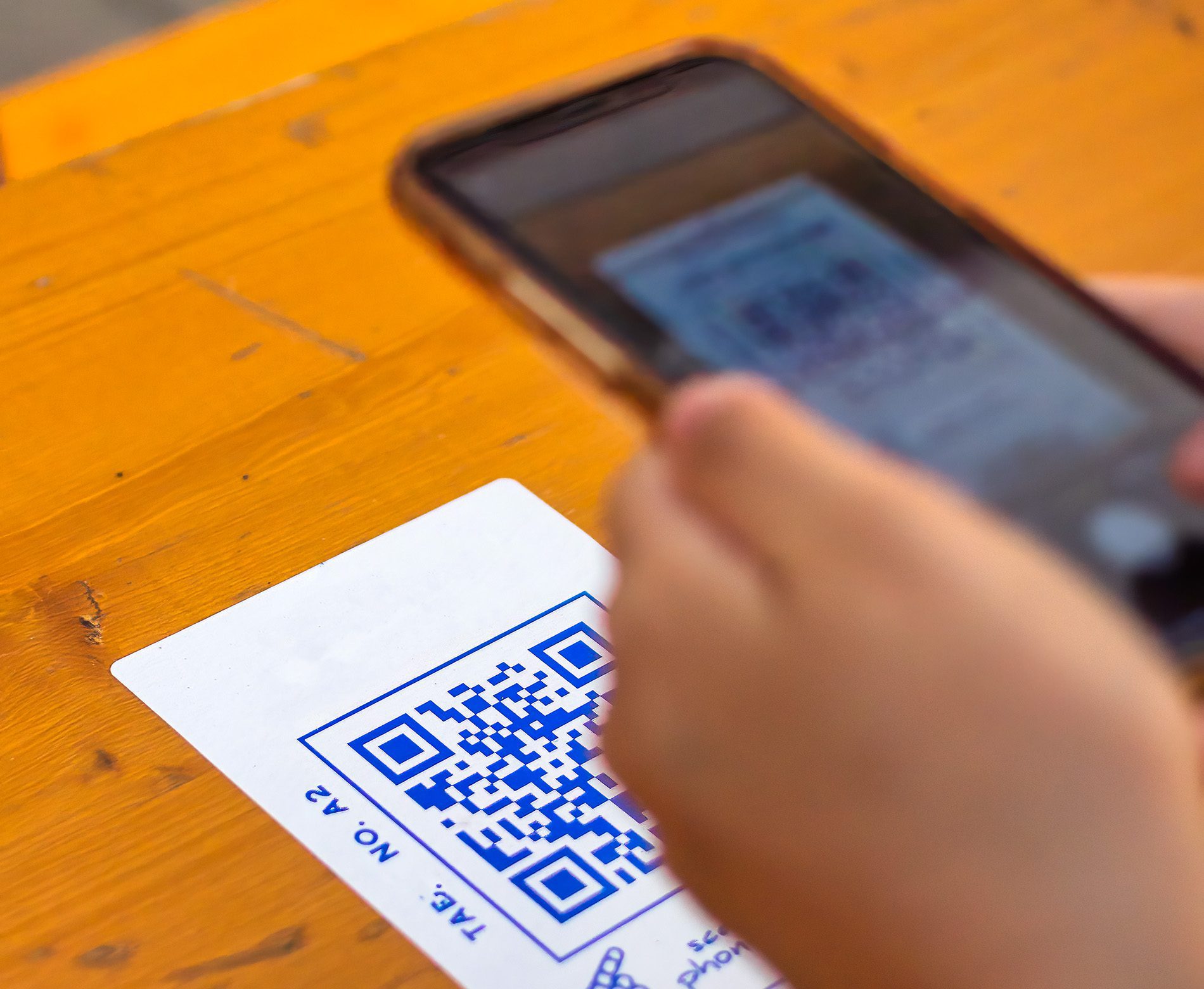 A WiFi QR code is an uncomplicated way to pass on complicated WiFi access data to visitors or acquaintances (Photo: Unsplash).