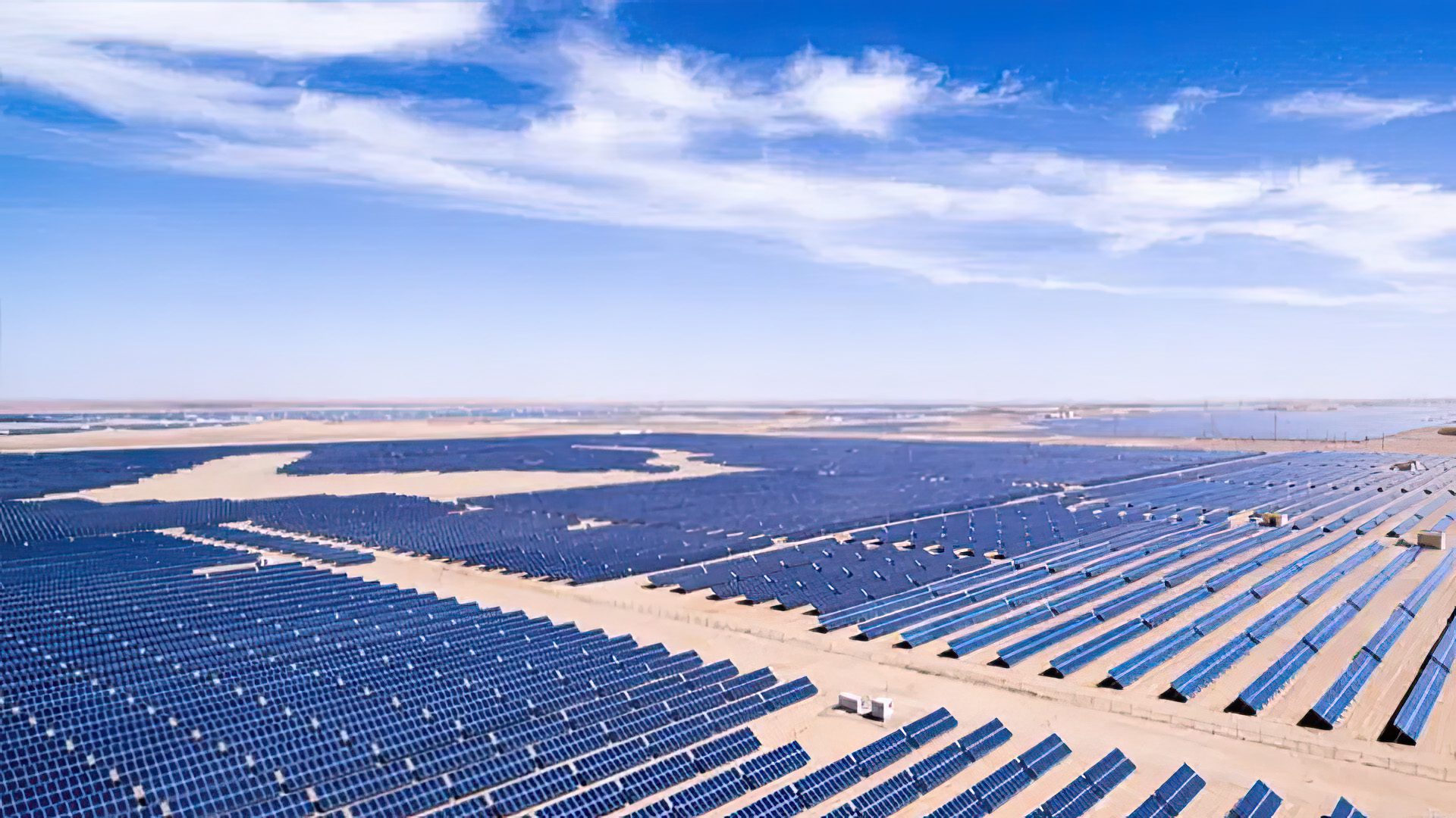 Ubicazione: Benban, Egitto; Potenza di picco: 1650 MW; Il più grande parco solare in Egitto (Foto: afrik21.africa).