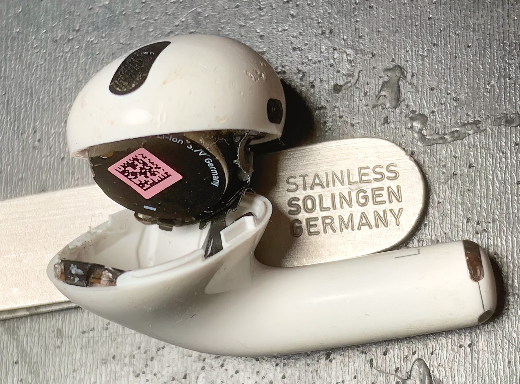 Auch, wenn man die AirPods 3 noch nicht im Shop von Ye Tian findet, so kann er doch die Akkus in diesem Modell tauschen, wie man auf dem Foto sieht (Foto: AirPods Doktor).