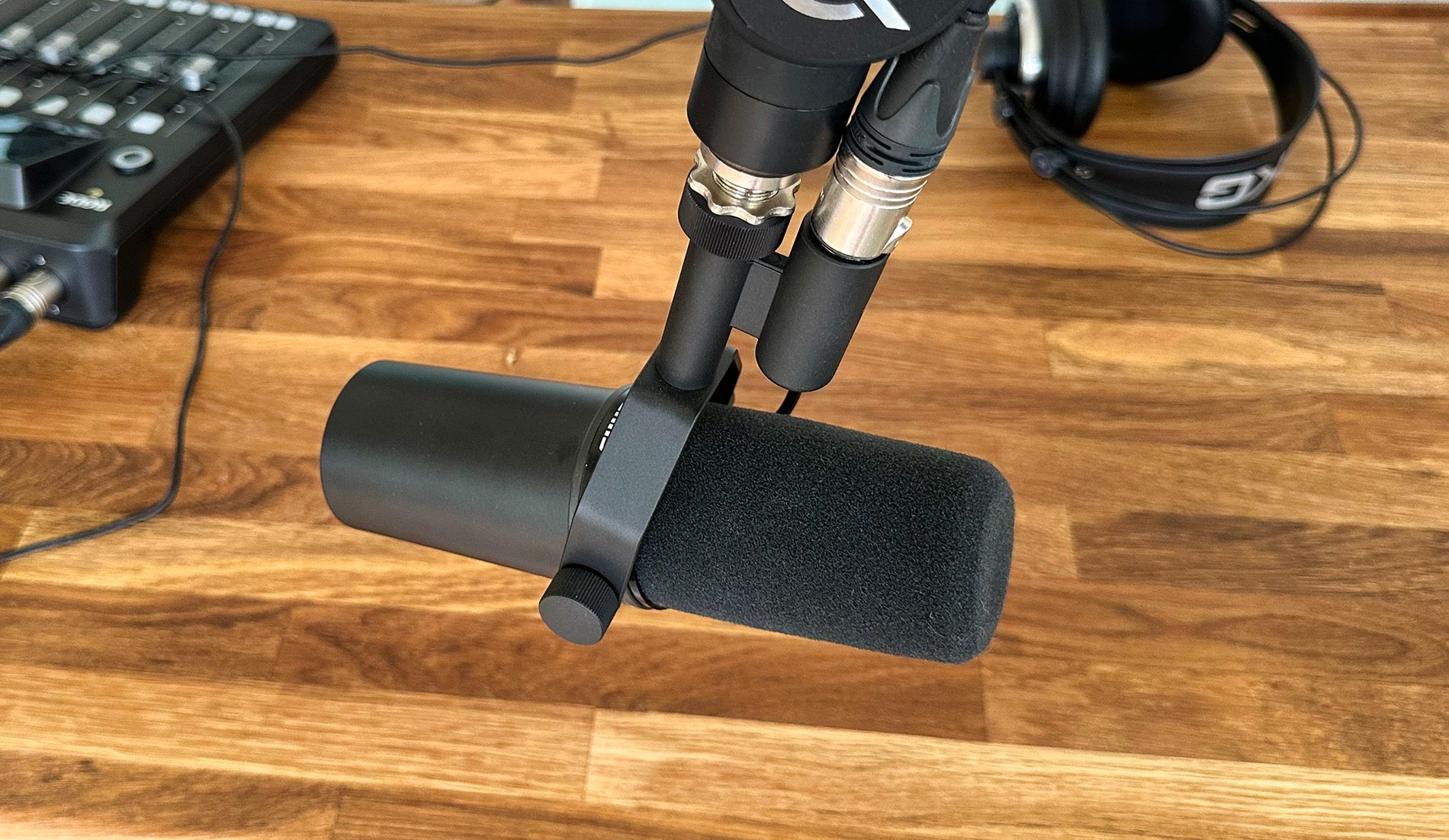 Ich nutze das Shure SM7B am Røde Rødecaster für die Podcast-Aufnahme mit Lynne.