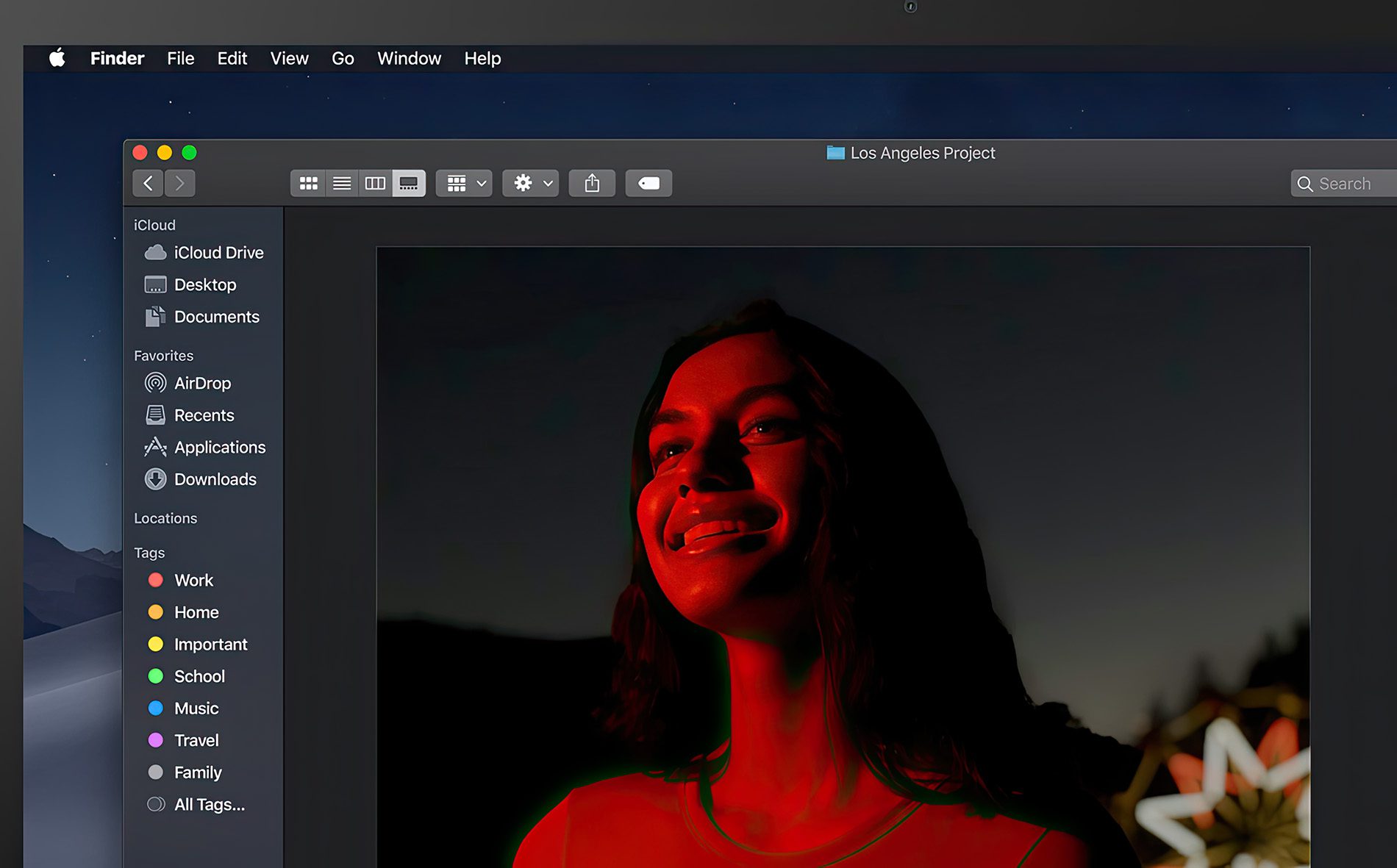 Der Darkmode ist eine Neuerung in macOS Mojave, die besonders augenscheinlich ist und bis heute bei mir aktiviert ist.