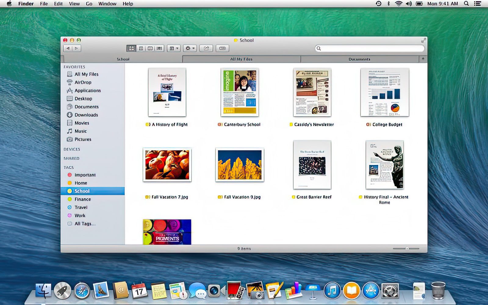Die Desktopansicht von OS X Mavericks zeigt die Dateiansicht im Finder und das neue, transparente Dock.