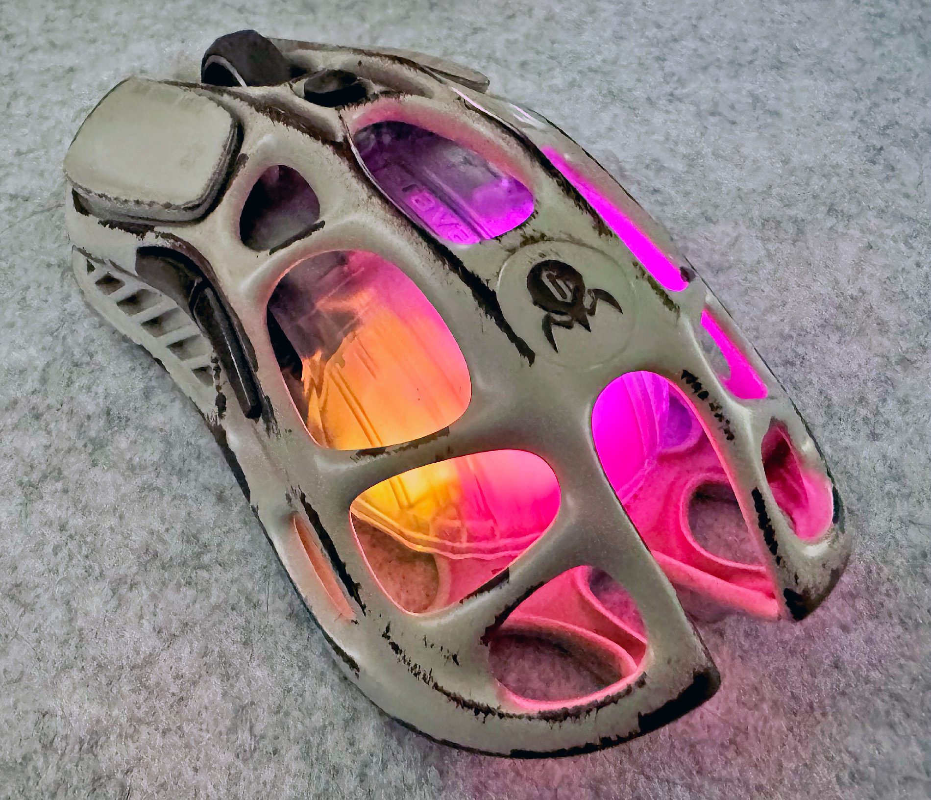 Das ist sicher nicht die typische Maus für Büroarbeiter, aber für Gamer dürfte das gut passen.