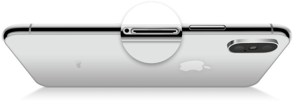 Die Apple Modellnummer des iPhone X ist im SIM-Slot noch recht gut zu erkennen. Bei neueren Geräten kann sie kleiner ausfallen. Bild: Apple.com
