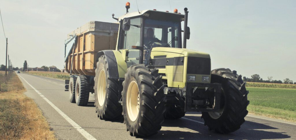 Mit Joystick, Lenkrad und Pedale die perfekte Steuerung für Landwirtschafts-Simulator, Euro Truck Simulator, Flugsimulator und mehr erreichen – das verspricht Thrustmaster mit seiner Hardware für den PC.