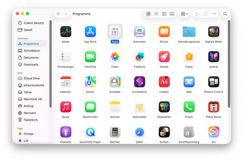 Der Mac Programme-Ordner unter macOS 26 Tahoe. Markiert ist die neue "Apps App". Aber auch weitere neue bzw. umgestaltete Einträge sind zu erkennen.