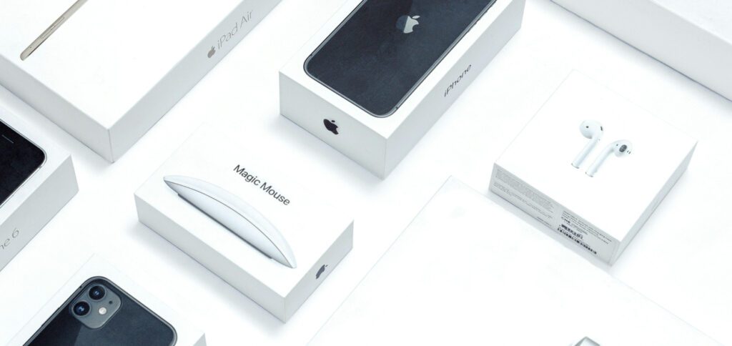 Im Herbst 2025 kann man bis zu 17 neue Apple-Geräte erwarten. Auf den jeweiligen Präsentationen von September bis November gibt es voraussichtlich neue iPhones, Watch-Modelle, Macs, iPads, Smart Home-Geräte, AirTags, AirPods Pro und mehr.