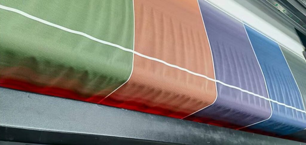 Mutmaßliches Foto aus der Fertigung der neuen Gewebe-Hüllen von Apple. Bildquelle: majinbuofficial.com