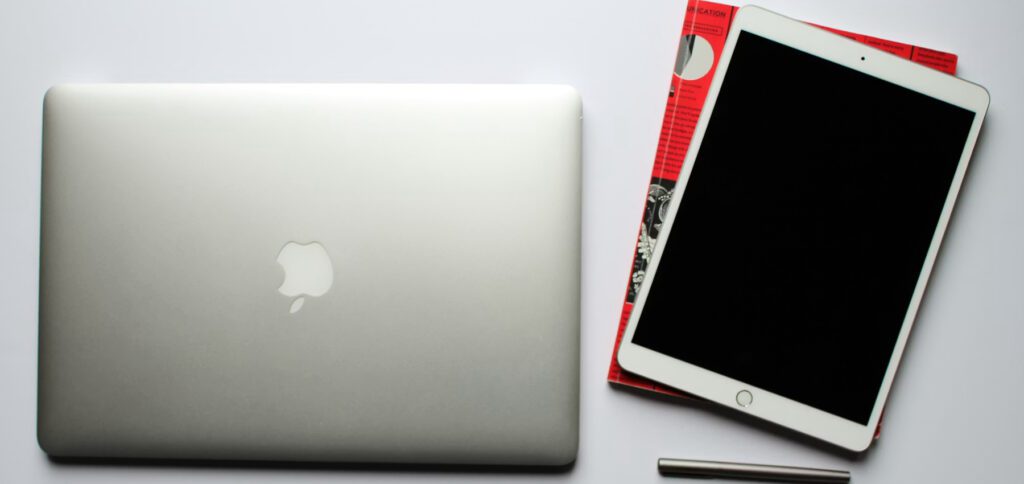 Ein iPad im Mac-Gewand: Bewahrheiten sich die Gerüchte zu den Einschränkungen des neuen Apple MacBook mit A18 Pro Chip, dann stellt es keine Alternative zu den Air- und Pro-Modellen dar. Sondern ein Spar-Modell sondergleichen.