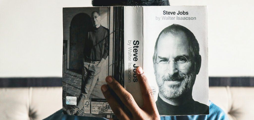 Rund um das 50-jährige Firmenjubiläum gibt es neue Bücher über Apple und den Co-Gründer Steve Jobs.