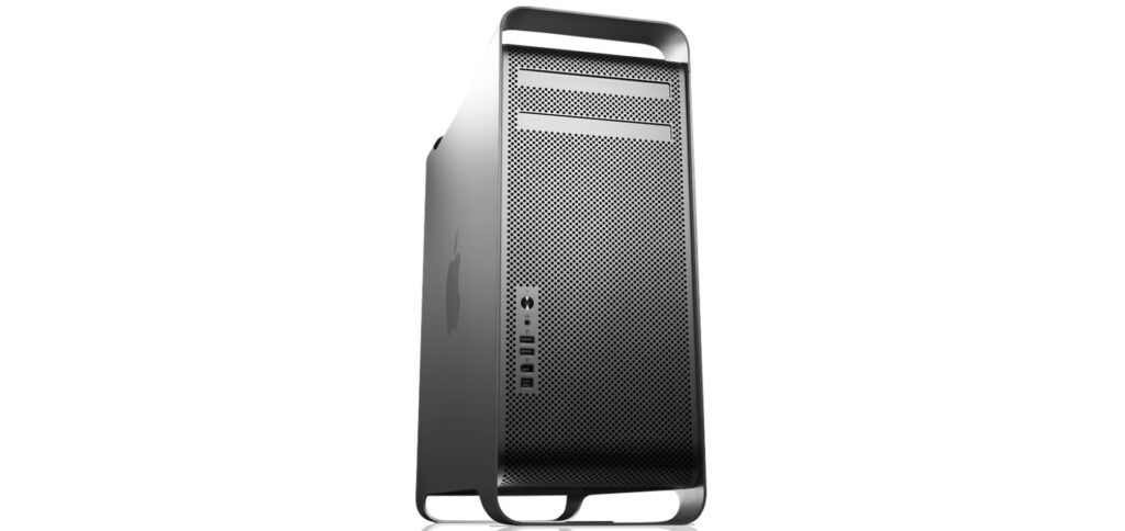 Der erste Mac Pro von 2006 sah dem Vorgänger äußerlich ähnlich, war aber von der verbauten Hardware her nicht kompatibel.