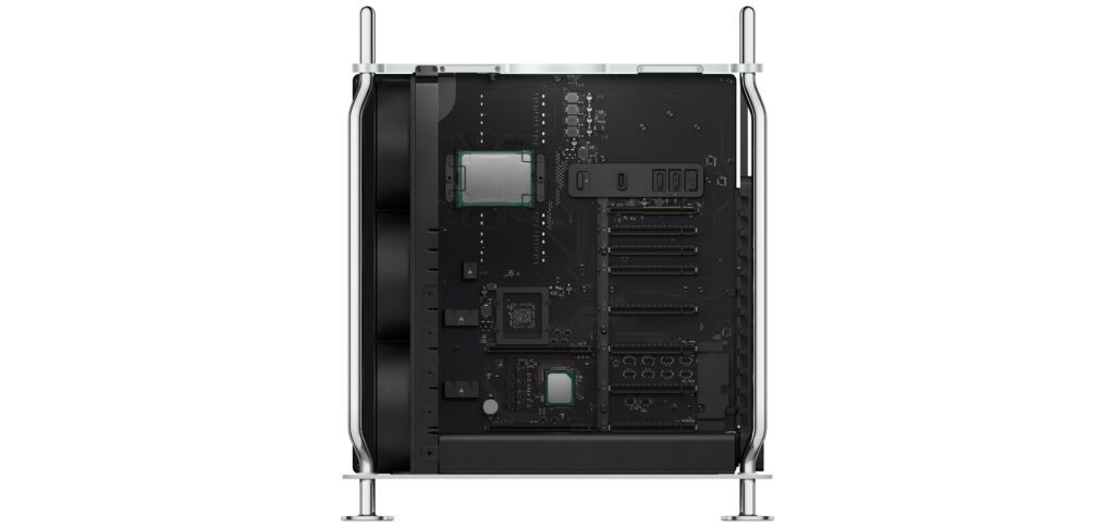 Der Apple Mac Pro von 2019 mit göffnetem Gehäuse.