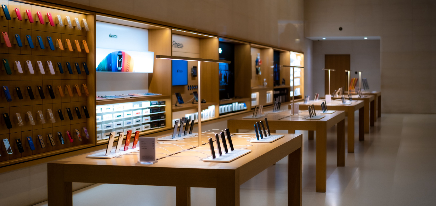 In den Apple Stores sollen die Regale bald mit neuen Home-Geräten bestückt sein. Zumindest laut einem Gerücht. (Symbolbild)