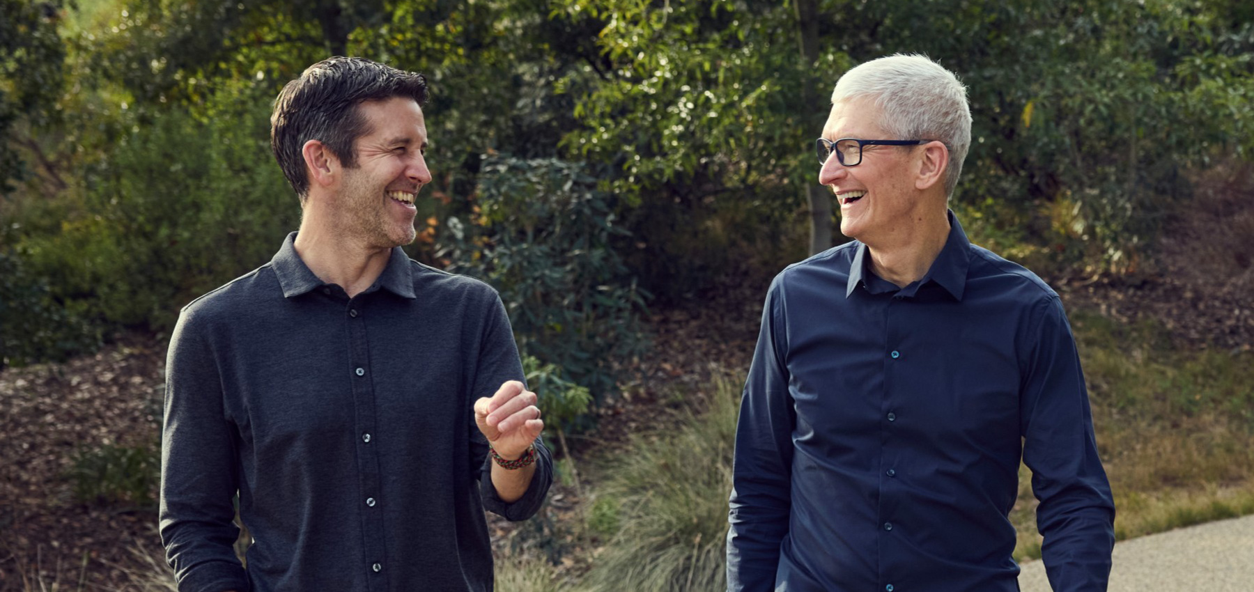 Zum heutigen 1. September 2026 übernimmt John Ternus (links) offiziell den Apple-Chefsessel von Tim Cook (rechts).